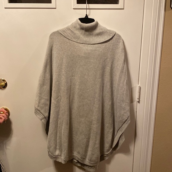 CAbi #3003  Gray Cowl Poncho-pull Over- Sweater, MD - Picture 6 of 6